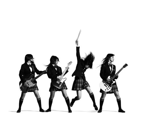 世界を股にかける 制服女子ロックバンド がついに大量露出 Oricon News