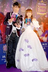 画像・写真 | 山田まりや夫妻が“公開キス”会見 子作りは「極力頑張って