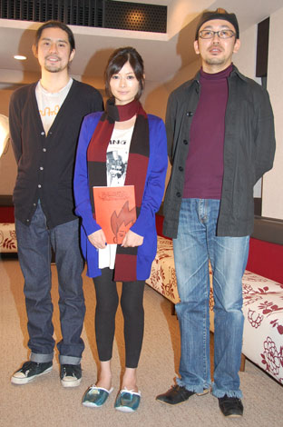 （左から）うすた京介、真木よう子、FROGMAN　