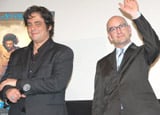 映画「チェ 28歳の革命」「チェ 39歳別れの手紙」の舞台あいさつに出席した（左から）ベニチオ・デル・トロ、スティーブン・ソダーバーグ監督　