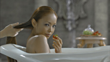 新CMでゴージャスな入浴シーンを披露した安室奈美恵　
