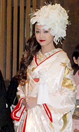 沢尻エリカも公式サイトで結婚報告 ドレス姿を披露 Oricon News