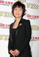 『第20回 日本ジュエリーベストドレッサー賞』の表彰式に出席した森山良子　