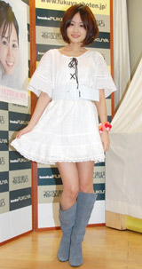 画像・写真 | AKB48・前田敦子、初の写真集は“カナヅチ”で浮き輪