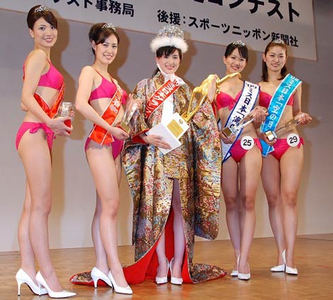 ミス日本グランプリ宮田さん（中央）のほかに、ミス日本「着物」、ミス日本「ネイチャー」、ミス日本「海の日」、ミス日本「空の日」も選出　