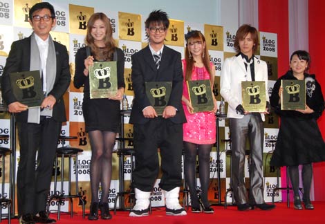 『BLOG of the year 2008』を受賞した、（左から）石田純一、山田優、上地雄輔、スザンヌ、DAIGO、エド・はるみ　