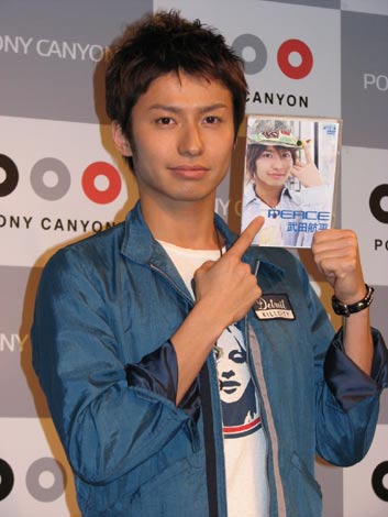 画像 写真 仮面ライダーキバ でブレイクの俳優 武田航平が 初ソロdvdで 脱 イケメン 宣言 2枚目 Oricon News