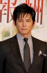 織田裕二、IQ246の天才貴族に！執事はディーン・フジオカ「僕