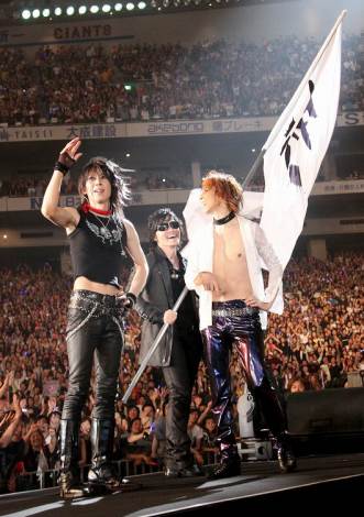 HIDEさんの命日に新生X JAPANが初ライブ HEATHはYOSHIKIと熱い抱擁