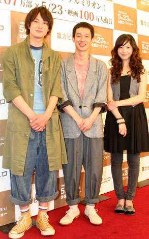 映画『重力ピエロ』の試写会イベントに出席した(左から)岡田将生、加瀬亮、吉高由里子 (C)ORICON DD inc. 