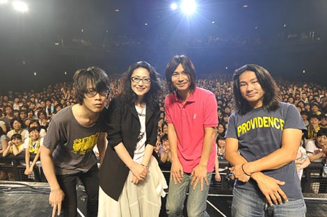 石川さゆりがくるりのライブに飛び入り 9月にはロックフェス参加 Oricon News