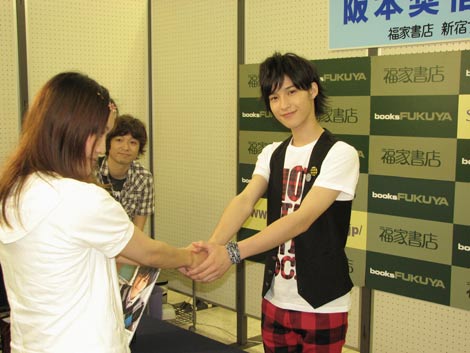 画像 写真 舞台で話題の美少年 阪本奨悟 16歳の初写真集で 雨男 を返上 1枚目 Oricon News