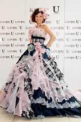 上戸彩　会報　10冊　と ドレスカタログ　2冊　と　レアなオマケ　2点　期間出品 上戸彩、「ドキドキモード」で恋愛中｜最新ニュース｜eltha