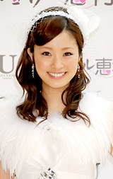 上戸彩　会報　10冊　と ドレスカタログ　2冊　と　レアなオマケ　2点　期間出品 上戸彩、「ドキドキモード」で恋愛中｜最新ニュース｜eltha