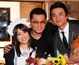 ドラマ『メイド刑事』のクランクアップを迎えた（左から）福田沙紀、的場浩司、原田龍二　