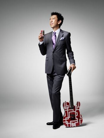 画像 写真 布袋寅泰 ビジネススーツ姿のロックな部長でcm出演 2枚目 Oricon News