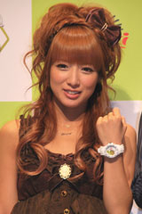 �w�[�X�v���E�O���[���L�E�C�x�̃I���W�i���E�H�b�`���͂߂ēo�ꂵ���Ҋ���@�iC�jORICON DD inc.�@�@