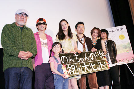 岡田義徳の画像 写真 小西真奈美 1年ぶりの 娘 との再会に 母 の顔 映画 のんちゃんのり弁 初日舞台あいさつ 21枚目 Oricon News
