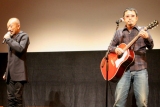 映画『僕らのワンダフルデイズ』の完成披露試写会で、主演の竹中直人（左）と劇中歌を手掛ける奥田民生が歌声を披露した　（C）ORICON DD inc.　