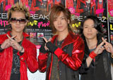 シングル「LOVE FIGHTER〜恋のバトル〜」リリース記念サプライズイベントに登場したBREAKERZの（左から）SHINPEI、DAIGO、AKIHIDE　（C）ORICON DD inc.　