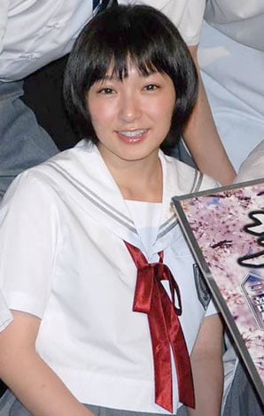 加護亜依の画像 写真 セーラー服姿の加護亜依 舞台挨拶で共演者に公開ダメ出し 15枚目 Oricon News