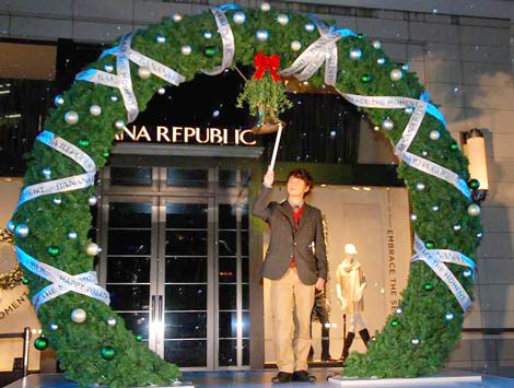 日本最大級の光のクリスマスリース『ハッピーリース』点灯式イベントに参加した成宮寛貴　（C）ORICON DD inc.　
