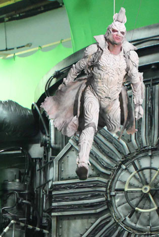 画像・写真 | 吊らされること200時間…哀川翔、前人未到のワイヤー