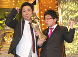 『M-1グランプリ2009』で優勝したパンクブーブーの佐藤哲夫（左）と黒瀬純　（C）ORICON DD inc.　