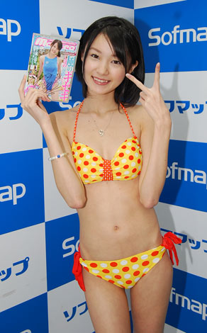 画像・写真 | 高校生活あとわずかのグラドル・しほの涼、制服で水上