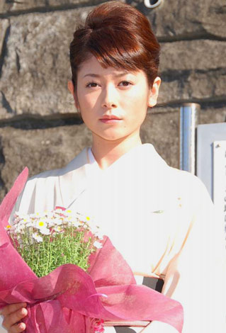 真木よう子 龍馬の妻 お龍の墓参りに 身の引き締まる想い Oricon News