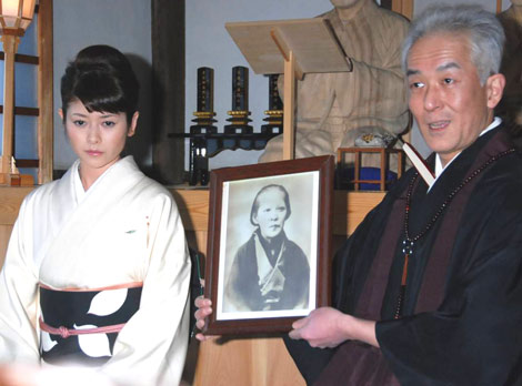 真木よう子の画像 写真 真木よう子 龍馬の妻 お龍の墓参りに 身の引き締まる想い 105枚目 Oricon News
