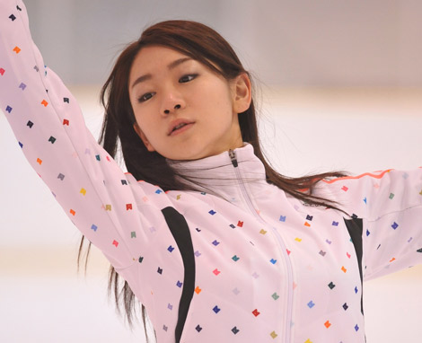 画像 写真 時東ぁみ 眼鏡を外してフィギュアスケーター役 1枚目 Oricon News
