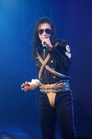 画像 写真 Mjになるために会社を辞めた マイコーりょうの初dvd Thisisfake 発売 2枚目 Oricon News