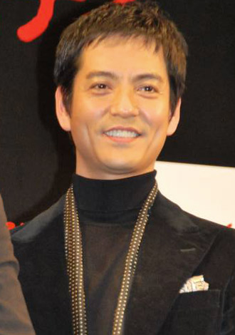 沢村一樹、優木まおみからの逆アタックにデレデレ | オリコンニュース