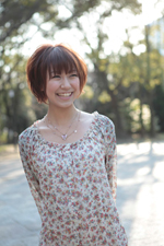 “エヴァ芸人”として人気上昇中の桜・稲垣早希がナチュラルな表情を見せる　