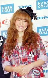 ��򂠂��ˁA�u�ً���K-POP�v �D�P���\��A���̌��̏�Ŏq�����u�ؗ��X�^�[�ɂ��������v�Ɩ�����