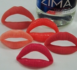 アルコール飲料『ZIMA』のキャンペーンで1本に1個付属する芸能人5人の“実物大シリコン唇”　（C）ORICON DD inc.　