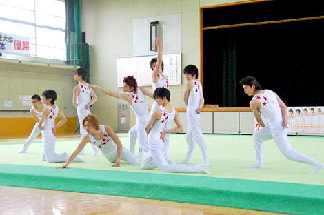画像 写真 山本裕典ら 男子新体操部 が華麗な演技を披露 自己採点は 60点 13枚目 Oricon News