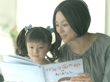 画像 写真 本上まなみ ママの顔 で絵本読み聞かせ 子どもにもしています 1枚目 Oricon News