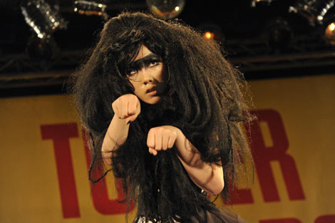 画像・写真 | 仲里依紗扮するゼブラクイーンが渋谷で初の生ライブ 2枚目 | ORICON NEWS
