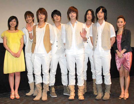 韓国の人気グループ 超新星 初主演映画が公開 メンバー登場で会場大歓声 Oricon News