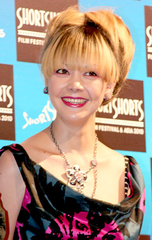 土屋アンナの画像 写真 ユッキーナ 黒髪 リクルートスーツで映画初主演 Ssff Asiaに特別出品 枚目 Oricon News