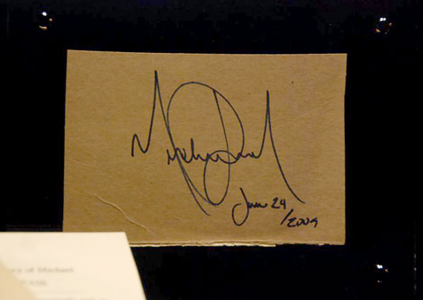 画像・写真 | マイケル・ジャクソンさんの遺品展示会始まる