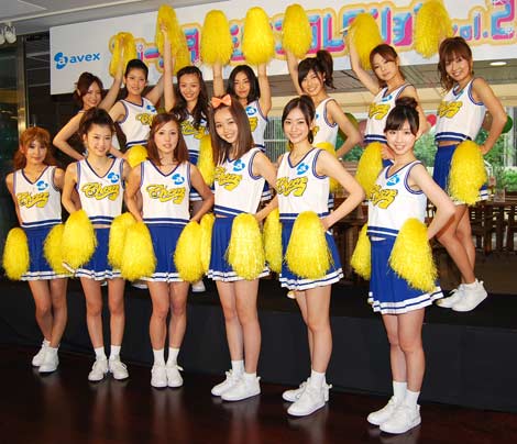 次世代エイベックスガールズがチア姿で同社所属のサッカー日本代表 本田圭佑にエール Oricon News