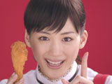 綾瀬はるかがチキンにかぶりつく！ KFC40周年大使として奮闘 | ORICON NEWS