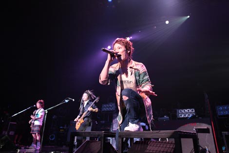 Uverworld ライブハウスでデビュー6年目をスタート Oricon News