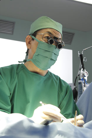 画像 写真 水谷豊が 神の手 持つ天才外科医役 チーム バチスタ 原点をドラマ化 2枚目 Oricon News