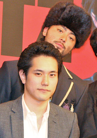 画像 写真 二宮和也 松山ケンイチ Gantz スーツは1着50万円也 4枚目 Oricon News