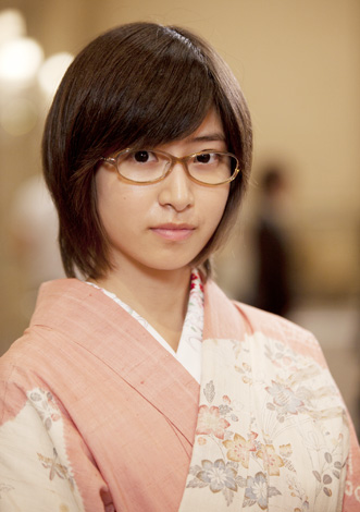 南沢奈央 清楚な和装で メガネ姿 を初披露 Oricon News