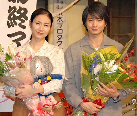 松下 向井夫妻が笑顔と涙で ありがとう ゲゲゲの女房 クランクアップ Oricon News